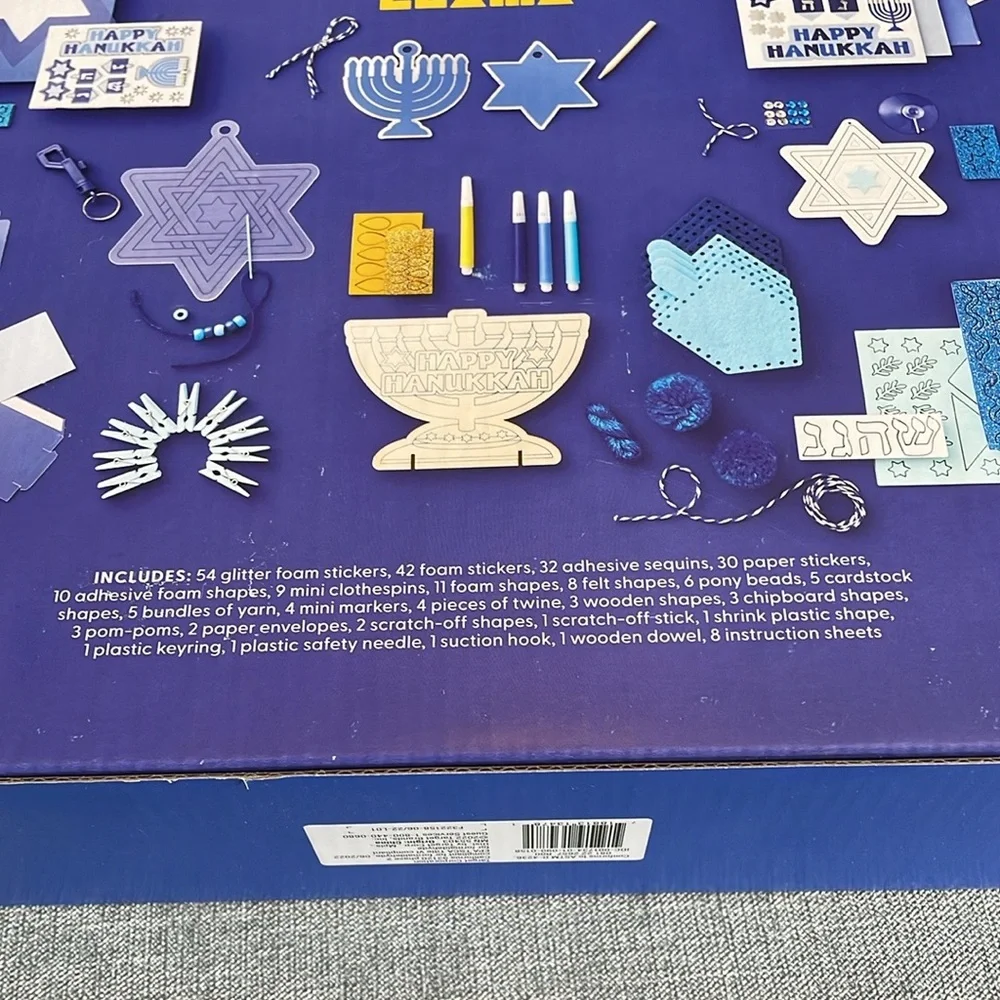 Mondo Llama Hanukkah 8 Days of Crafting Kit - Picture 3 of 3